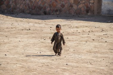Bedir 'de günlük mülteci köyü hayatı, Afganistan' da çölde..