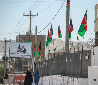 Bedir 'de günlük mülteci köyü hayatı, Afganistan' da çölde..