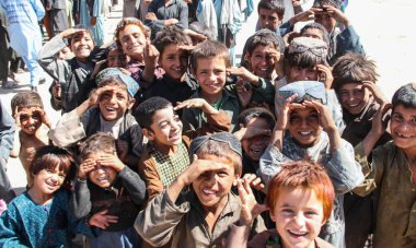Bedir 'de günlük mülteci köyü hayatı, Afganistan' da çölde..