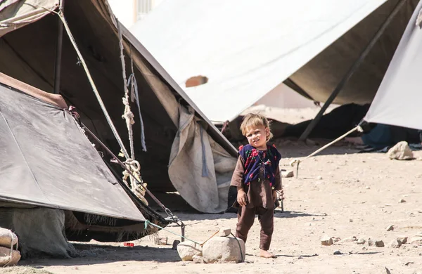阿富汗巴德吉斯沙漠中难民村的日常生活 — 图库照片