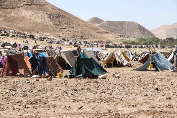 Bedir 'de günlük mülteci köyü hayatı, Afganistan' da çölde..