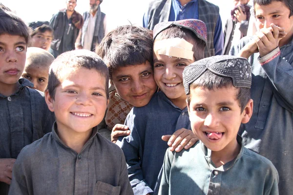 Bedir 'de günlük mülteci köyü hayatı, Afganistan' da çölde..