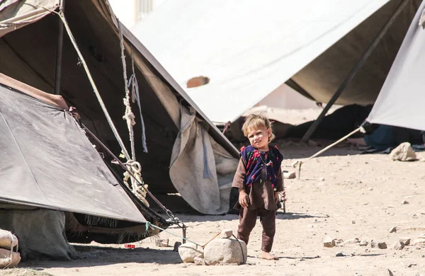 砂漠のアフガニスタン バジジの難民村での毎日の生活 — ストック写真