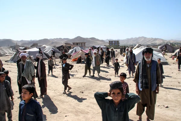 Bedir 'de günlük mülteci köyü hayatı, Afganistan' da çölde..