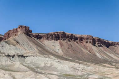 2019 'da Bamyan' da, Orta İskoçya 'da, Afganistan köyündeki çocuklar sokaktaydı.