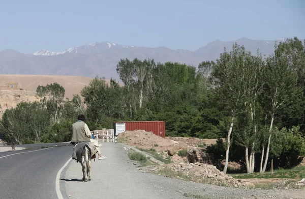 Παιδιά Του Αφγανιστάν Στο Δρόμο Στο Μπαμυάν Στα Κεντρικά Υψίπεδα — Φωτογραφία Αρχείου