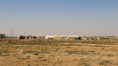 2020 yazında Suriye 'nin kuzeydoğusundaki IŞİD kampındaki mülteci çocuklar