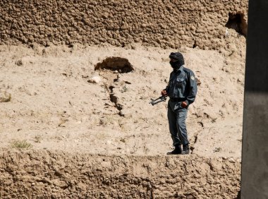 Bedir 'de günlük mülteci köyü hayatı, Afganistan' da çölde..