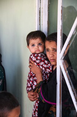 Bedir 'de günlük mülteci köyü hayatı, Afganistan' da çölde..