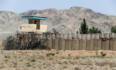 Bedir 'de günlük mülteci köyü hayatı, Afganistan' da çölde..