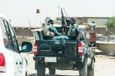 Bedir 'de günlük mülteci köyü hayatı, Afganistan' da çölde..