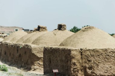 Bedir 'de günlük mülteci köyü hayatı, Afganistan' da çölde..