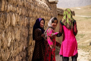 Haziran 2019 'da Afganistan' ın orta Afganistan 'daki Bamyan bölgesinde ücra bir köy okulunda