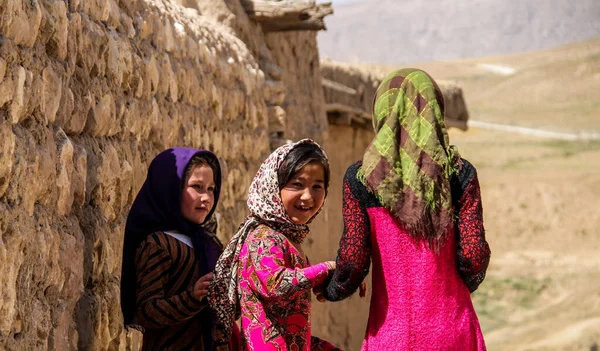 Haziran 2019 'da Afganistan' ın orta Afganistan 'daki Bamyan bölgesinde ücra bir köy okulunda