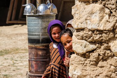 Haziran 2019 'da Afganistan' ın orta Afganistan 'daki Bamyan bölgesinde ücra bir köy okulunda