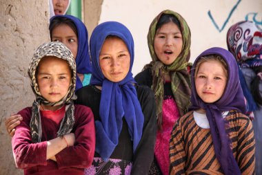 Haziran 2019 'da Afganistan' ın orta Afganistan 'daki Bamyan bölgesinde ücra bir köy okulunda