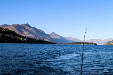 Güney Adası dağları, Yeni Zelanda 'nın çiftlikleri ve ormanları Mart 2019' da