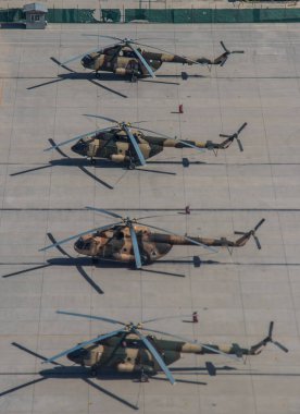 Afganistan Havalimanı Aralık 2020 'de Kabil Uluslararası Havalimanı' na yaklaşırken