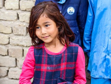 Afganistan 'ın orta Afganistan' daki Bamyan bölgesinde uzak köy okulu, Haziran 2019