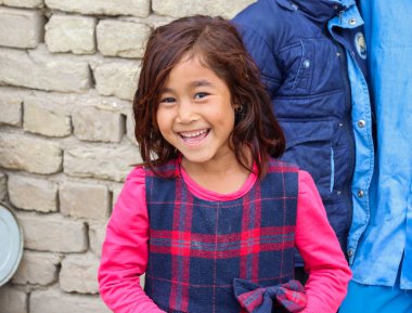 Afganistan 'ın orta Afganistan' daki Bamyan bölgesinde uzak köy okulu, Haziran 2019