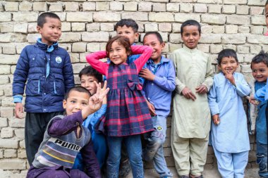 Afganistan 'ın orta Afganistan' daki Bamyan bölgesinde uzak köy okulu, Haziran 2019