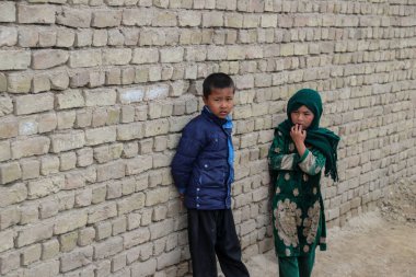 Afganistan 'ın orta Afganistan' daki Bamyan bölgesinde uzak köy okulu, Haziran 2019