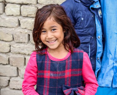 Afganistan 'ın orta Afganistan' daki Bamyan bölgesinde uzak köy okulu, Haziran 2019