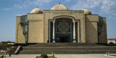 2020 yazında Afganistan 'dan Özbekistan' a çölden arabayla gitmek