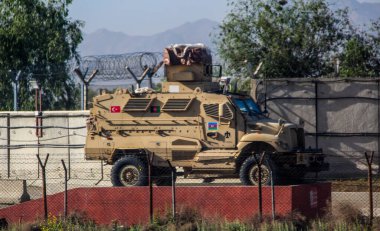 Afganistan Havalimanı Aralık 2020 'de Kabil Uluslararası Havalimanı' na yaklaşırken