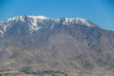 Afganistan Havalimanı Aralık 2020 'de Kabil Uluslararası Havalimanı' na yaklaşırken