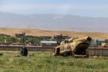 Afganistan Havalimanı Aralık 2020 'de Kabil Uluslararası Havalimanı' na yaklaşırken