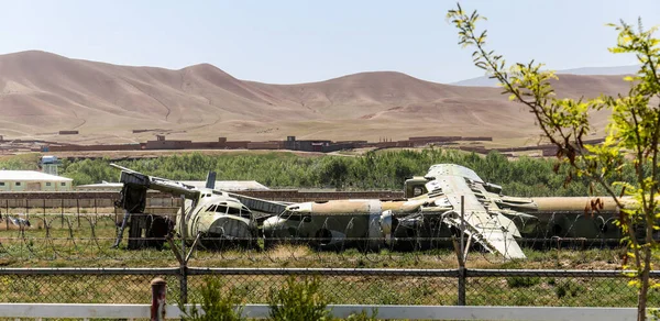 Afganistan Havalimanı Aralık 2020 'de Kabil Uluslararası Havalimanı' na yaklaşırken
