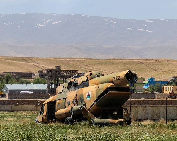 Afganistan Havalimanı Aralık 2020 'de Kabil Uluslararası Havalimanı' na yaklaşırken