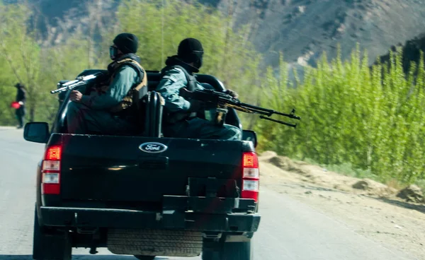 阿富汗加德兹的旧装甲车 军事护送 枪支和坦克 — 图库照片