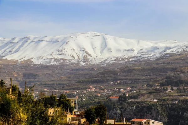山の中で2020年の冬にレバノン — ストック写真