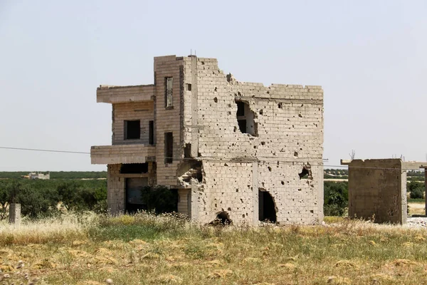 Isisとの戦いの最悪の事態が起こった北部シリアのアレッポ — ストック写真