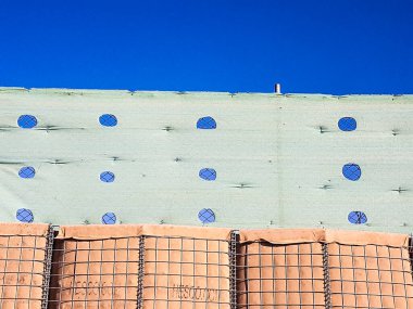 2019 yılında Afganistan 'da yangın söndürücüler kullanılmış ve yıpranmış.