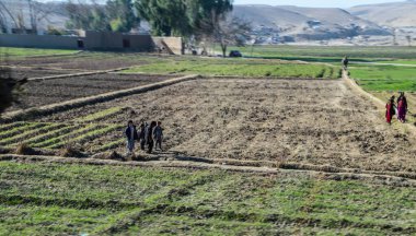 Afganistan mülteci kampı çocukları orta dövüş sezonunda Kuzey Batı 'da