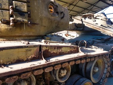 2017 yılında Afganistan 'da CO2 yangın söndürücüleri kullanılmış ve yıpranmış.