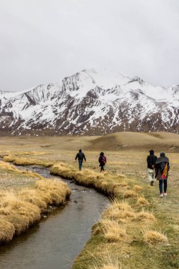 Afganistan 'daki Wakan Vadisi, Çin, Pakistan ve Tacikistan sınırının yanında.