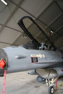 Afganistan askeri uçakları, İHA 'lar, silah eğitimi ve tank operasyonları ve 2019 yazında ve savaş sezonunda özel kuvvetler