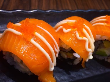 suşi maki somon