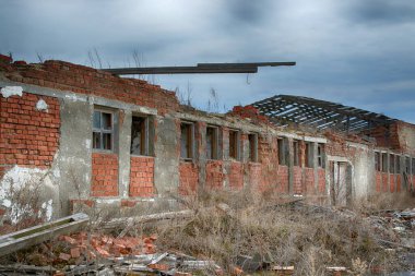 Apocalypse 'in savaş sonrası binaları ve enkazı yok etti..