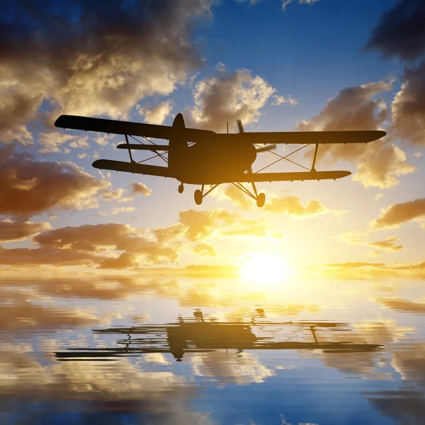 Silhouette Motorflugzeug — Stockfoto