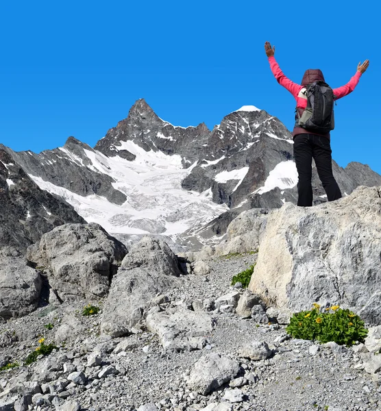 Lány a top - Alpi Pennine, Svájc — Stock Fotó