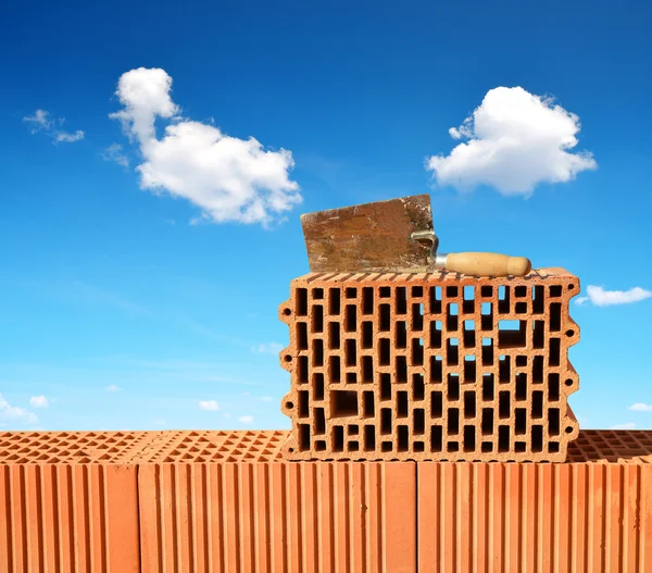 Building a brick wall. — Stock Photo, Image