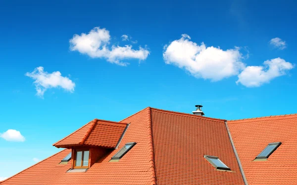 Tak hus med tegeltak — Stockfoto