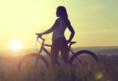 Bisikletli kız 