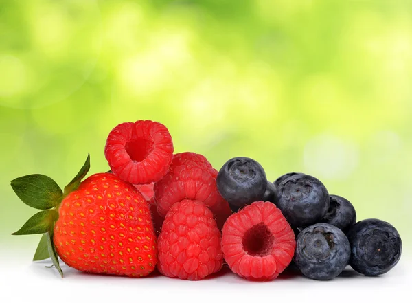 Strawberry with blueberries and raspberries — Stock Photo, Image