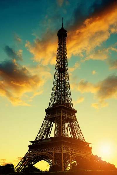Eiffelturm bei Sonnenuntergang — Stockfoto